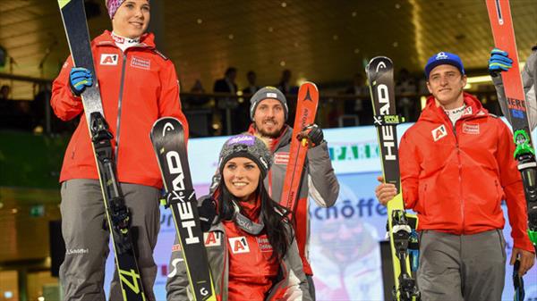 Австрийские горнолыжники демонстрируют новую экипировку. Фото с сайта skiweltcup.tv